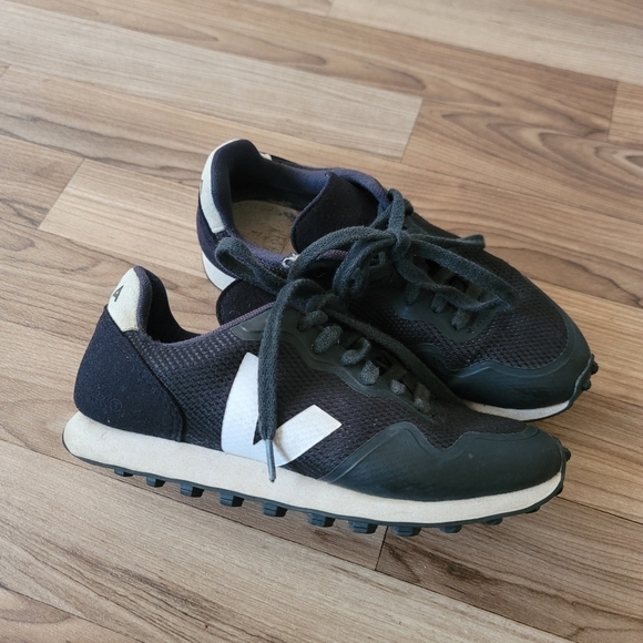 Veja Shoes - VEJA Rio Branco Sneaker Womens Shoes SZ 36 / 5 US Black And White Sneakers